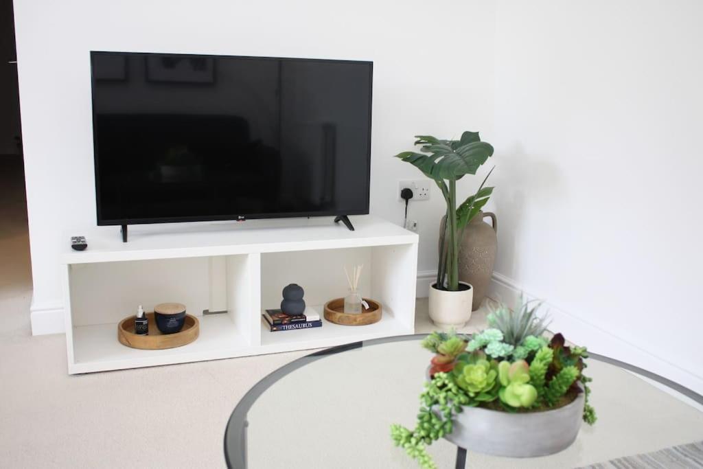 2 Bed 2 Bath Apartment & Parking - Lgw 10Min Drive 克劳利 外观 照片