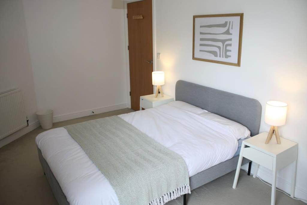 2 Bed 2 Bath Apartment & Parking - Lgw 10Min Drive 克劳利 外观 照片