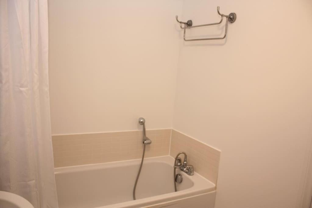 2 Bed 2 Bath Apartment & Parking - Lgw 10Min Drive 克劳利 外观 照片