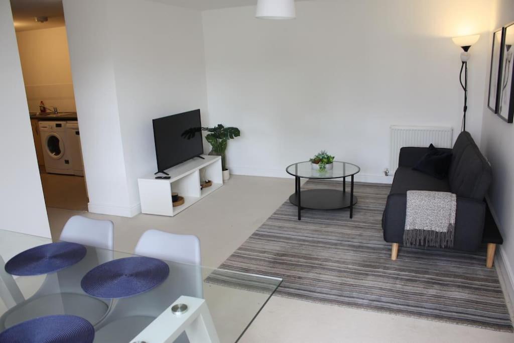 2 Bed 2 Bath Apartment & Parking - Lgw 10Min Drive 克劳利 外观 照片